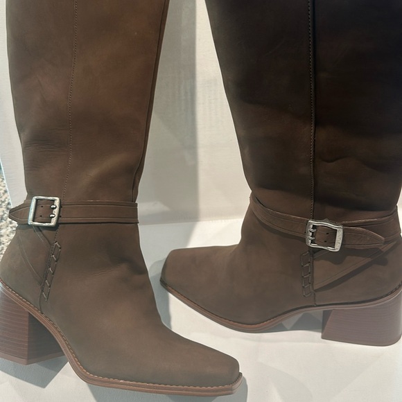 Vince CAMUTO Brown Leather Block Heel Boots with side buckle and zipper. - Picture 4 of 11